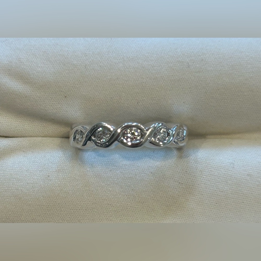 14KT White Gold Natural Diamonds Band - Picture 5 of 10